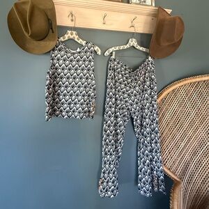 C&C California  100% Linen Blue and White printed Boho
Resort Set sz XL